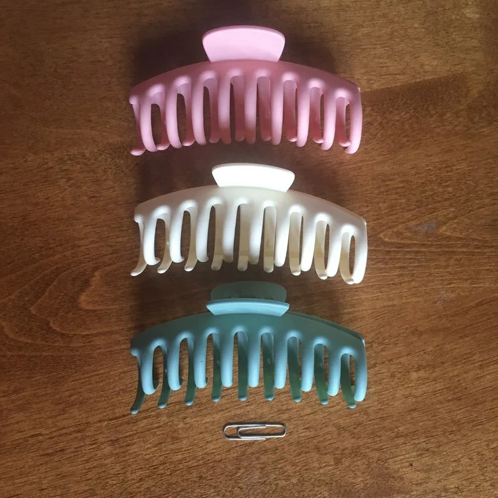 Large pastel claw clips NWOT